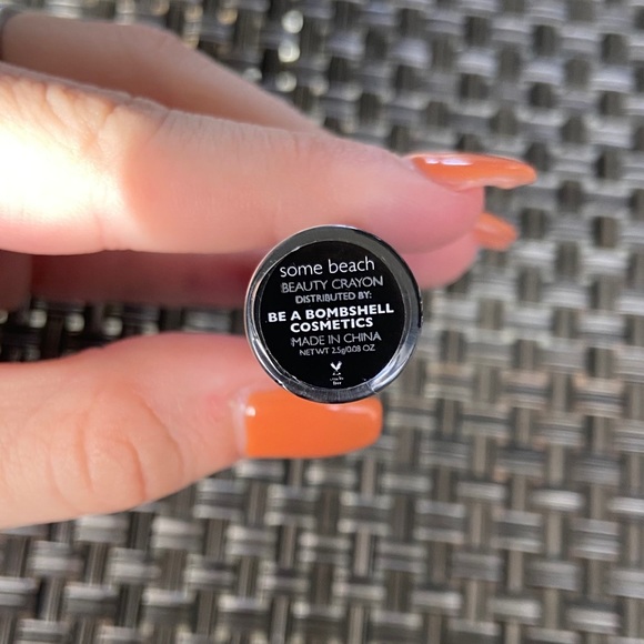be a bombshell “some beach” lip crayon - Picture 4 of 4